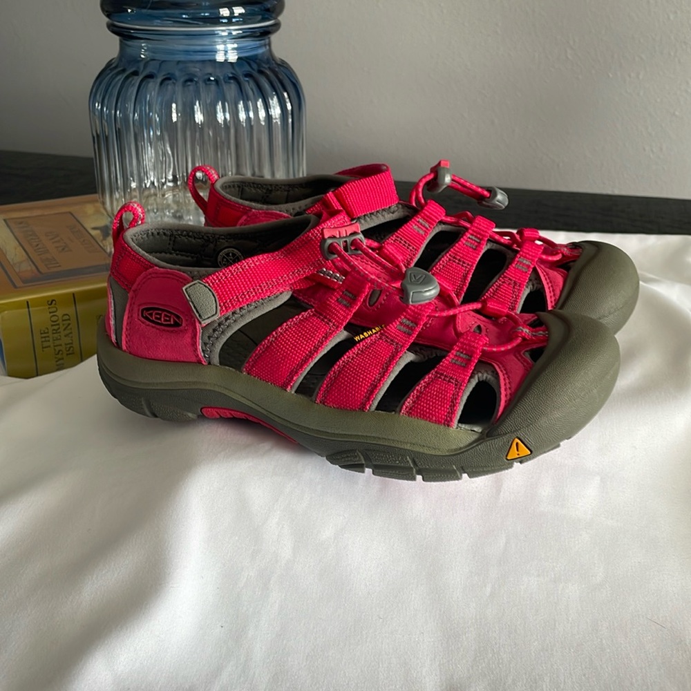 Keen Girl’s Hybrid Sandals Size 4 Pink Grey Waterproof VGUC